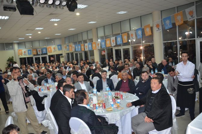 Spor Bakanının Katılımı ile Ak Parti Akhisar Teşkilatı STK ve Muhtarlar İle Buluştu